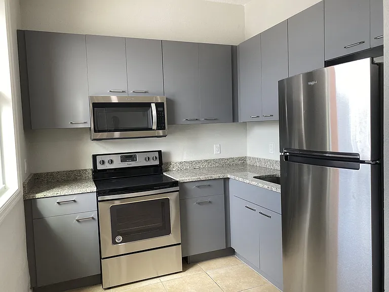 Colonial Drive Apartments — Photo 14