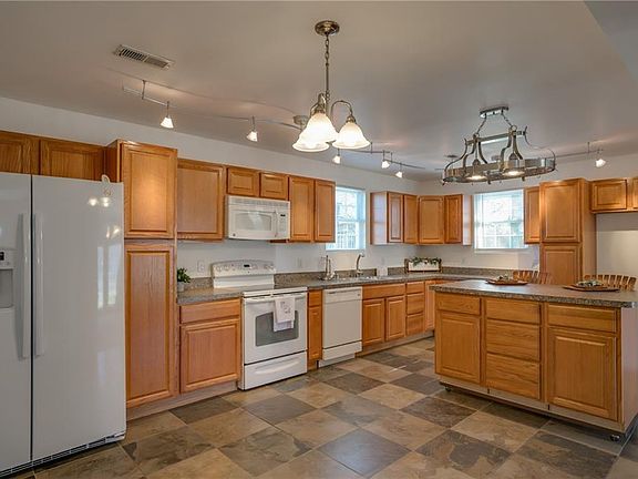 4th image of 317 Allen Rd