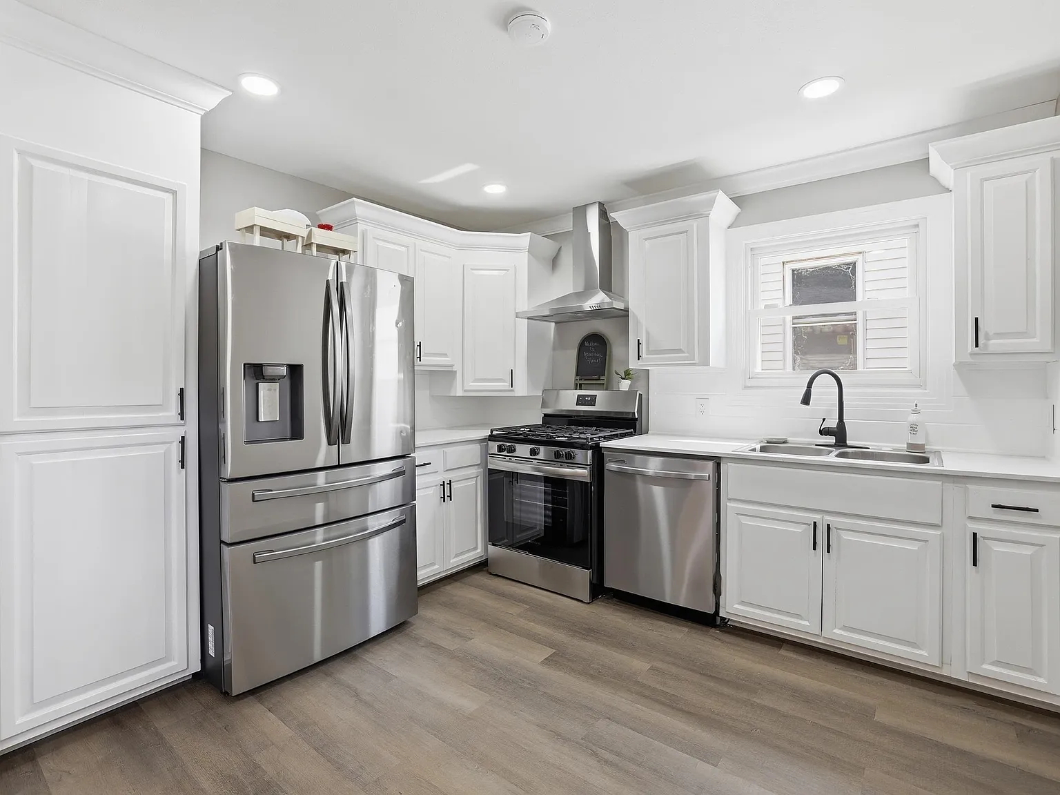 2 bed, 685 sqft, $1,300 — Photo 3