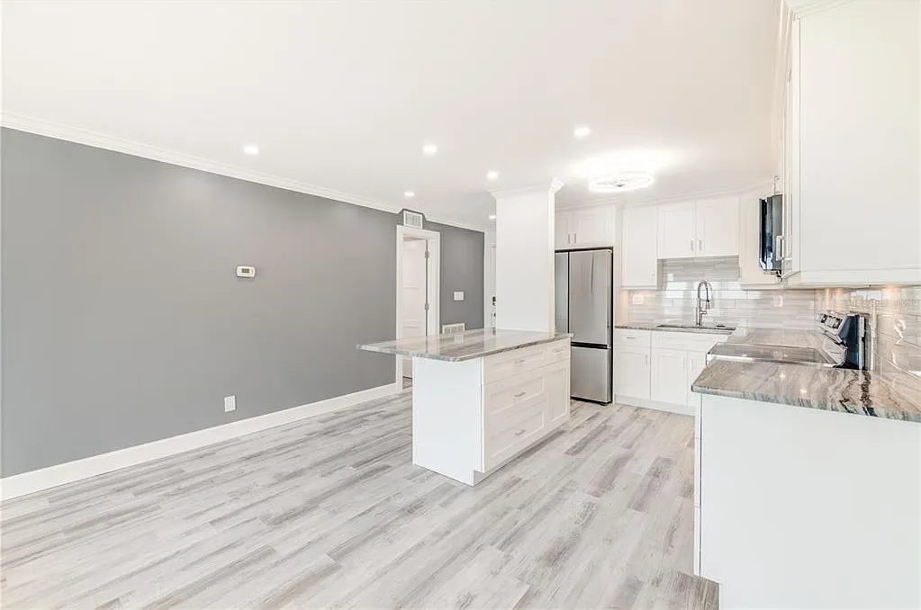 1 bed, 1.5 bath, 843 sqft, $2,500 — Photo 4