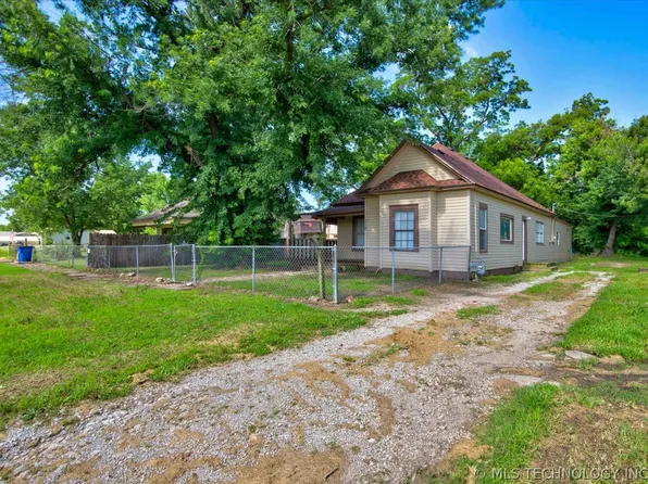 318 S Pecan St, Nowata, OK 74048