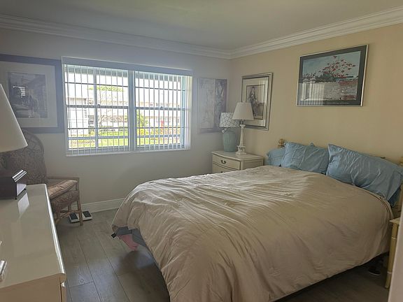 5th image of 154 Windsor Dr #G