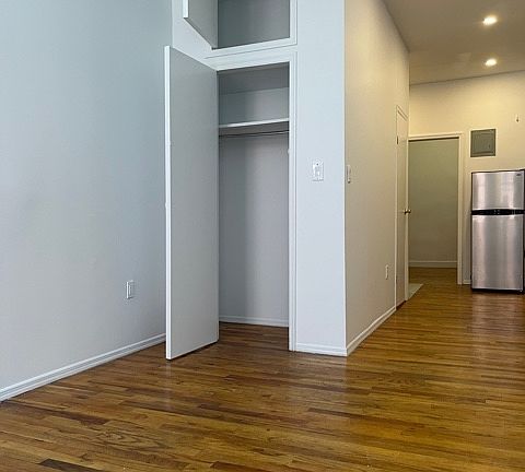 2nd image of 11 Stanton St