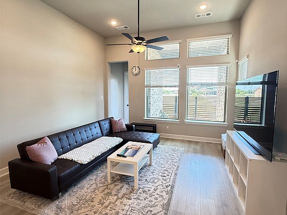 3rd image of 2561 Four Roses Dr