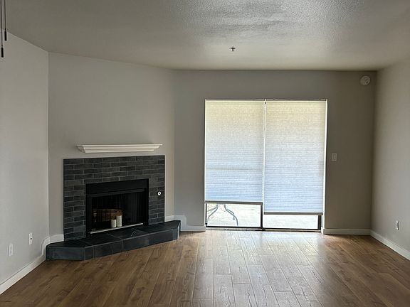 3rd image of 575 Manhattan Dr