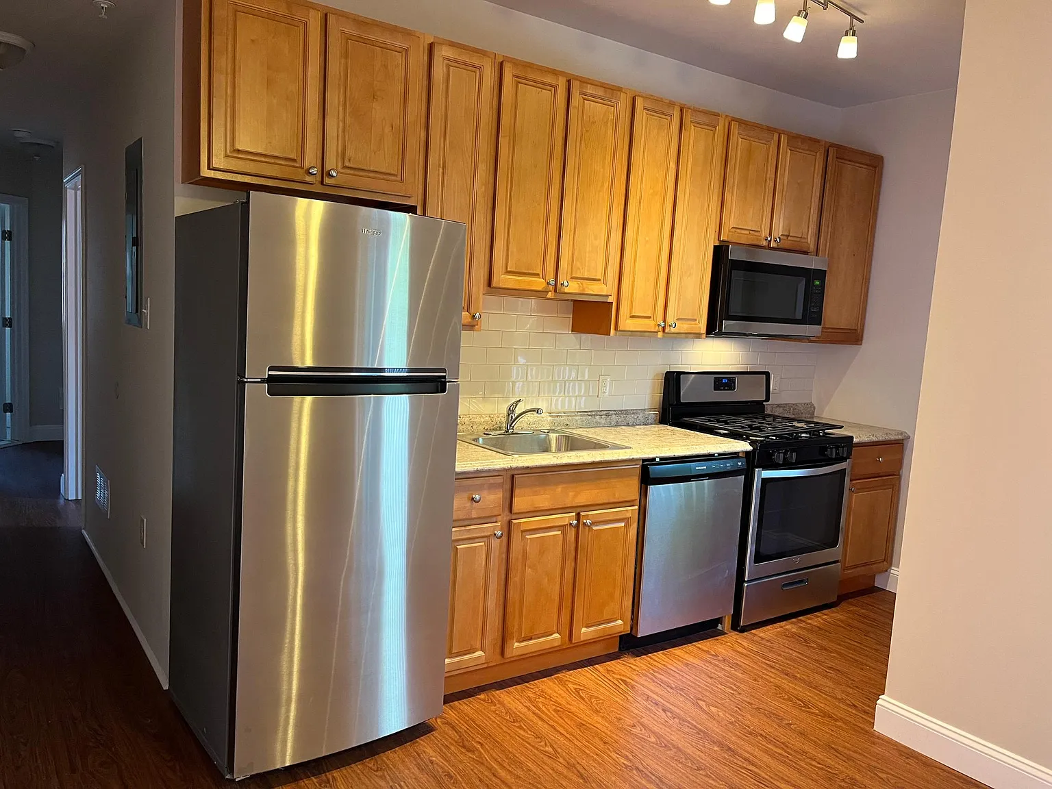 4 bed, 1100 sqft, $2,640 — Photo 1