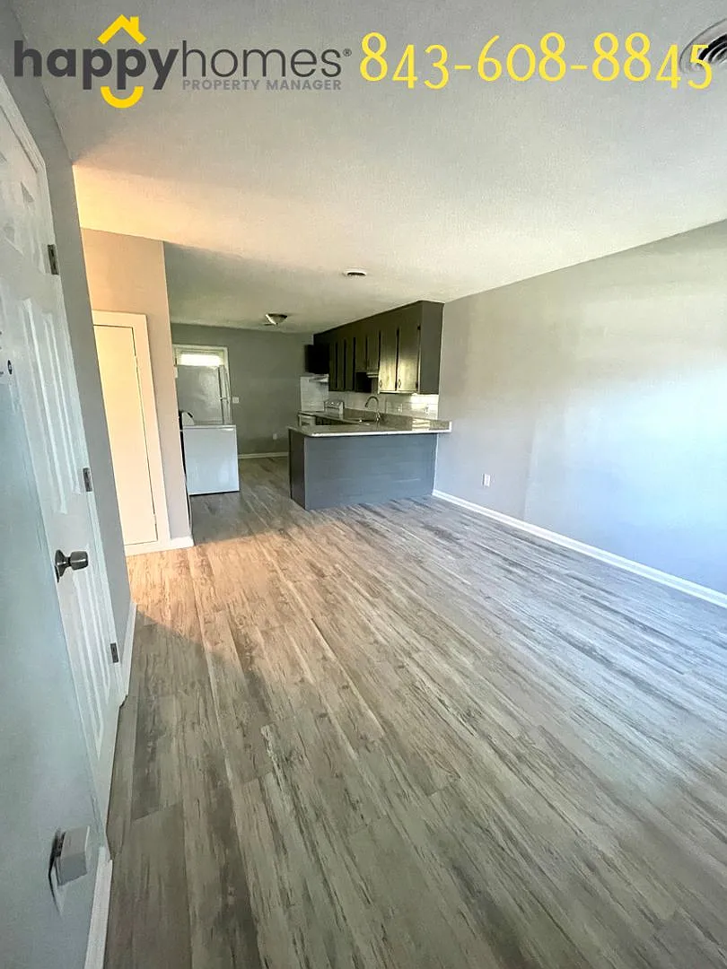 Long Term- 1559 Brookbank Avenue Unit A — Photo 4