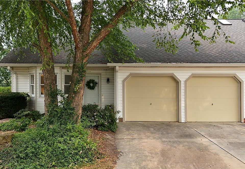 1st image of 775-6 Hampton Cir