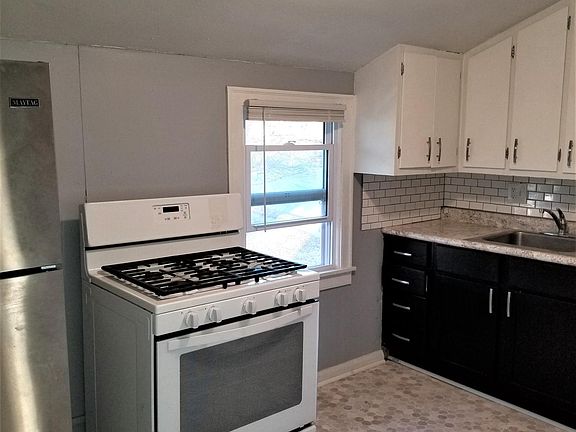 2nd image of 1020 S Pleasant St APT C