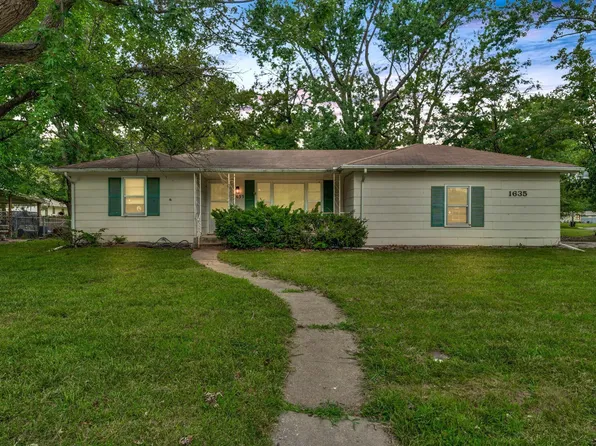 1635 SW Burnett Rd, Topeka, KS 66604
