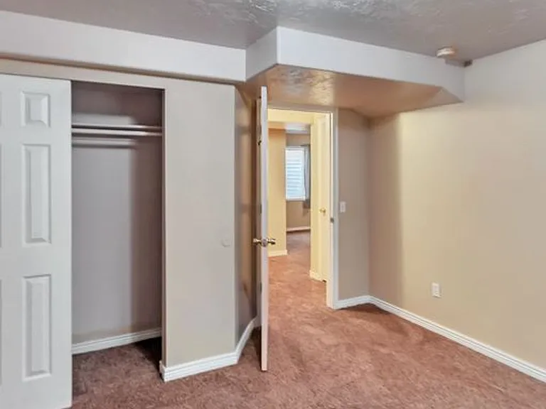 402 N 880 E — Photo 12