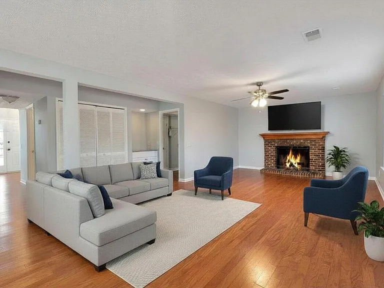 4641 Hampton Chase NE — Photo 2