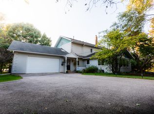 101 Beachway Dr, Fox River Grove, IL 60021