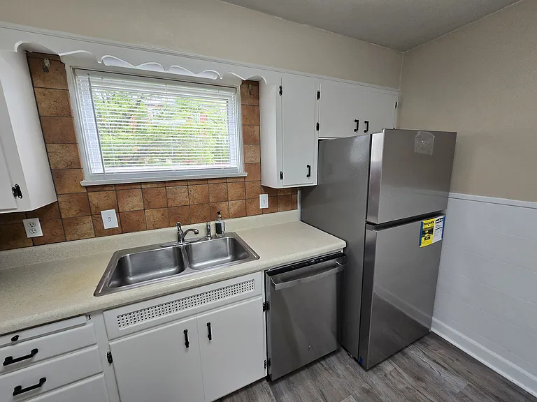 236 W Granada Ave — Photo 8