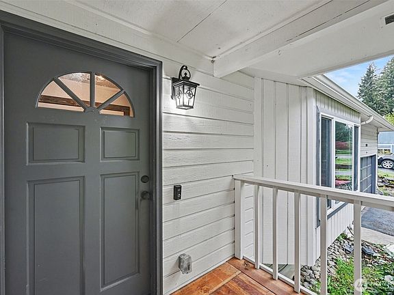 5th image of 8203 181st Avenue E