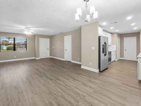 4th image of 2407 SE MARIUS Street