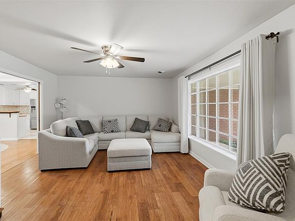 5th image of 2311 W 10th Ave