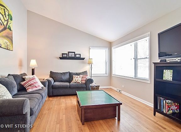 3rd image of 571 Coolidge Ave
