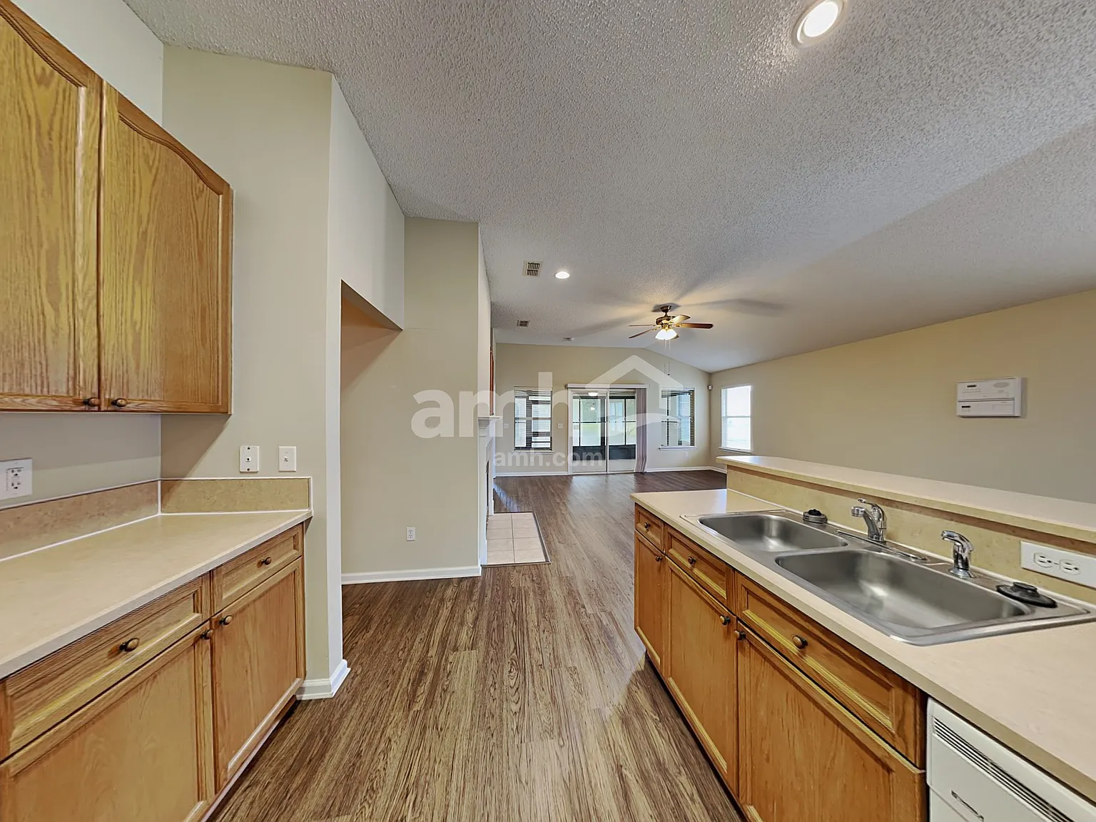3 bed, 2.0 bath, 2035 sqft, $2,250 — Photo 3