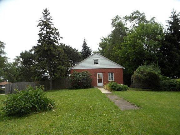 2nd image of 440 Elmhurst St