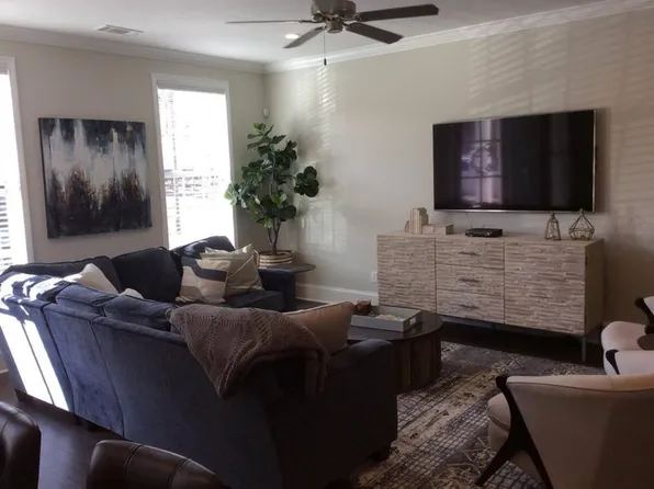 102 Farm View Dr, Oxford, MS