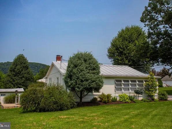 10621 Wentworth Dr, Broadway, VA 22815