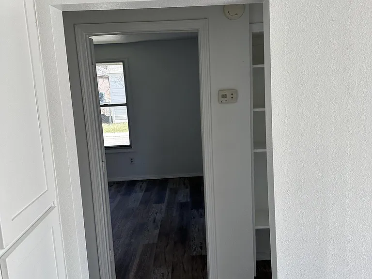 516 E George St — Photo 14
