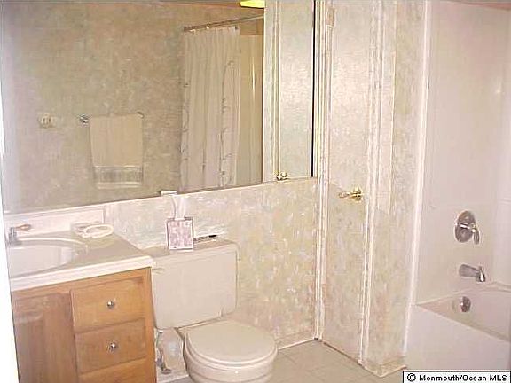 5th image of 406 Anthony Ave