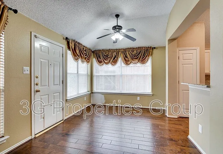 3900 Oak Park Dr — Photo 11