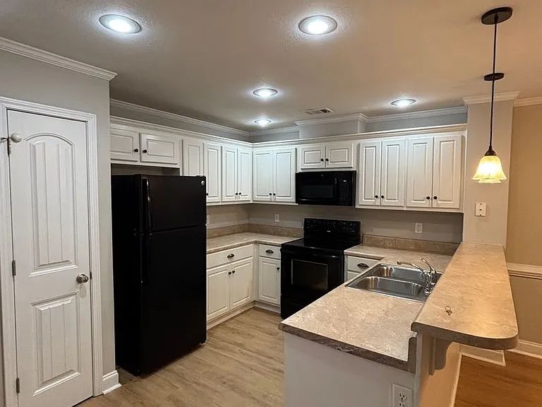 806 Whispering Willow Ct — Photo 6