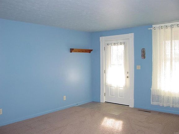4th image of 380 Washington St