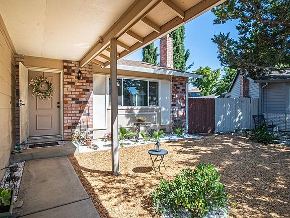 4th image of 1355 Macdonald Court