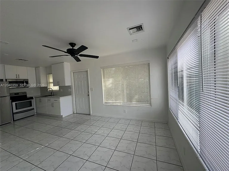 819 NE 8th St #2 — Photo 6
