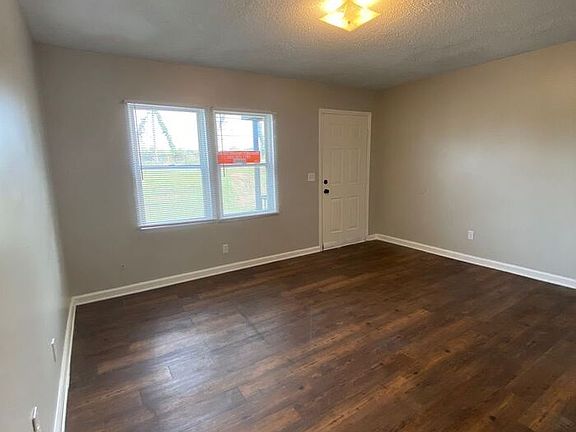 2nd image of 1103 Hampton Avenue Ext #B