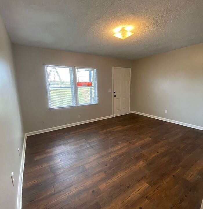 1st image of 1103 Hampton Ave #B