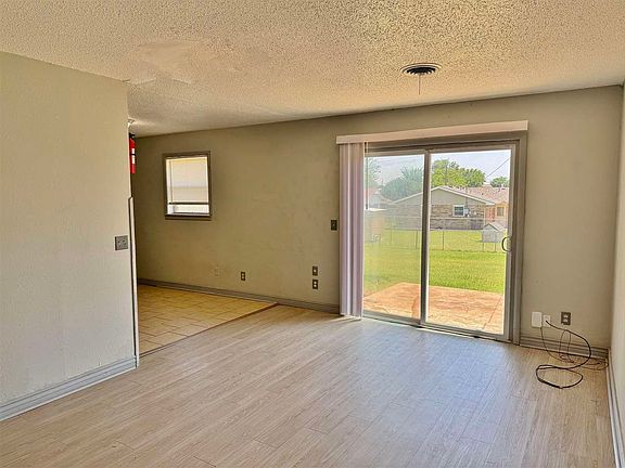 3rd image of 718 SW Ranch Oak Blvd