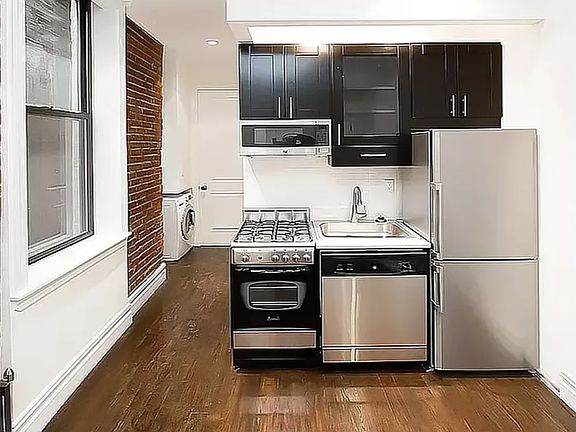 2nd image of 128 2nd Ave APT D3