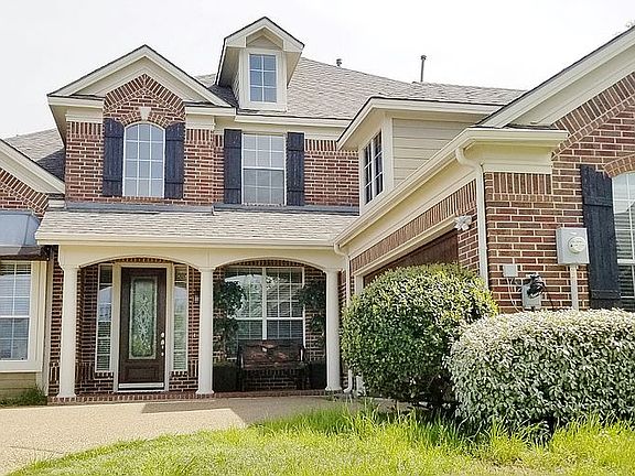 3rd image of 2766 Fountain View Blvd