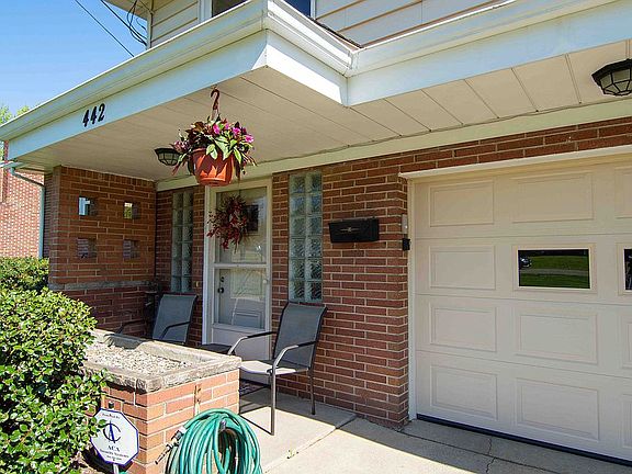 3rd image of 442 Richards Dr
