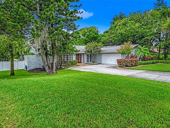 2nd image of 2824 Briarwood Ln