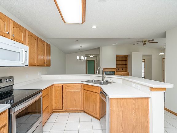 3rd image of 9509 Ironwood Ln