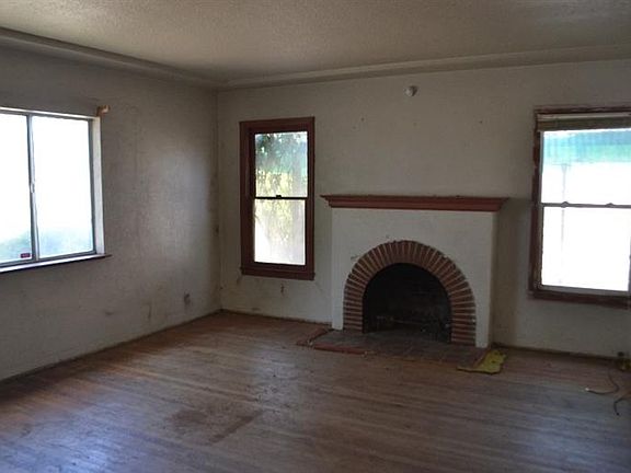 4th image of 2972 E Simpson Ave