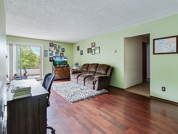3rd image of 521 Tollis Pkwy APT 385