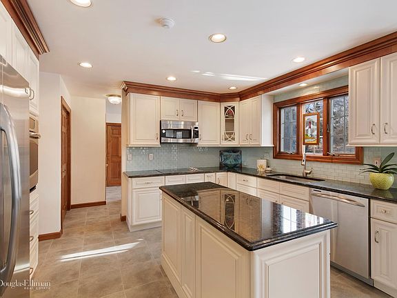 3rd image of 232 Warner Dr