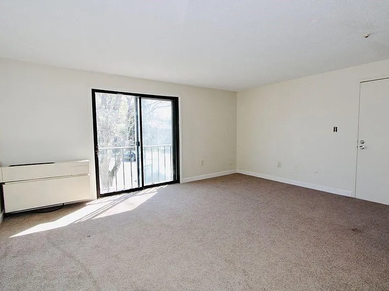19 Village Rock Ln #7 — Photo 2