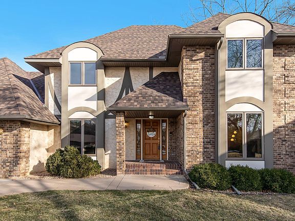 5th image of 409 Tessier Cir