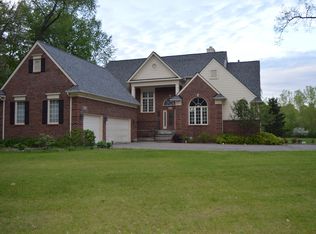 3504 Beagle Dr, Commerce Township, MI 48382