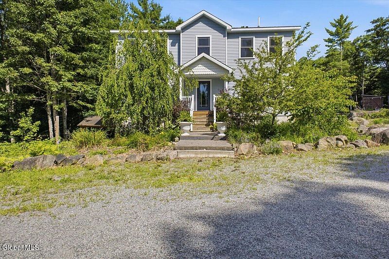 2nd image of 44 Cloverleaf Drive