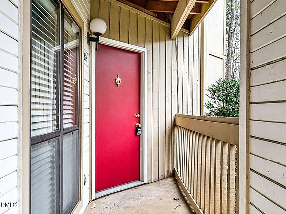 2nd image of 814 New Kent Pl