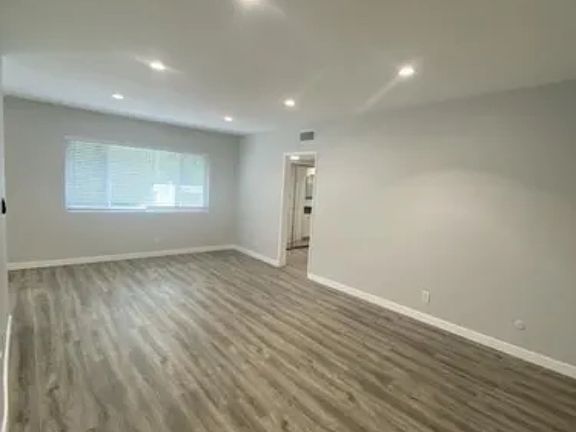 4th image of 330 N Crescent Dr APT 106